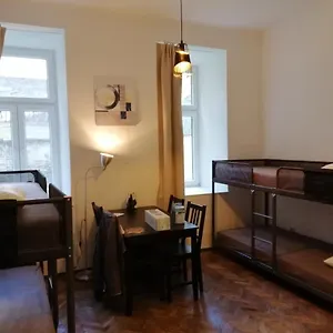  Albergue Max Out